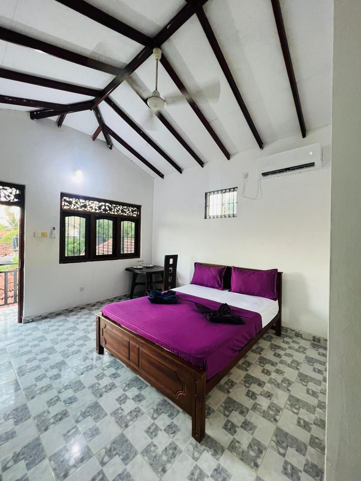 Honey Beach Hostel Negombo Exterior photo